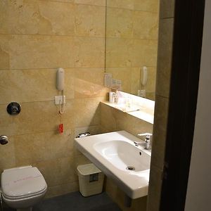 Comfort Queen Room